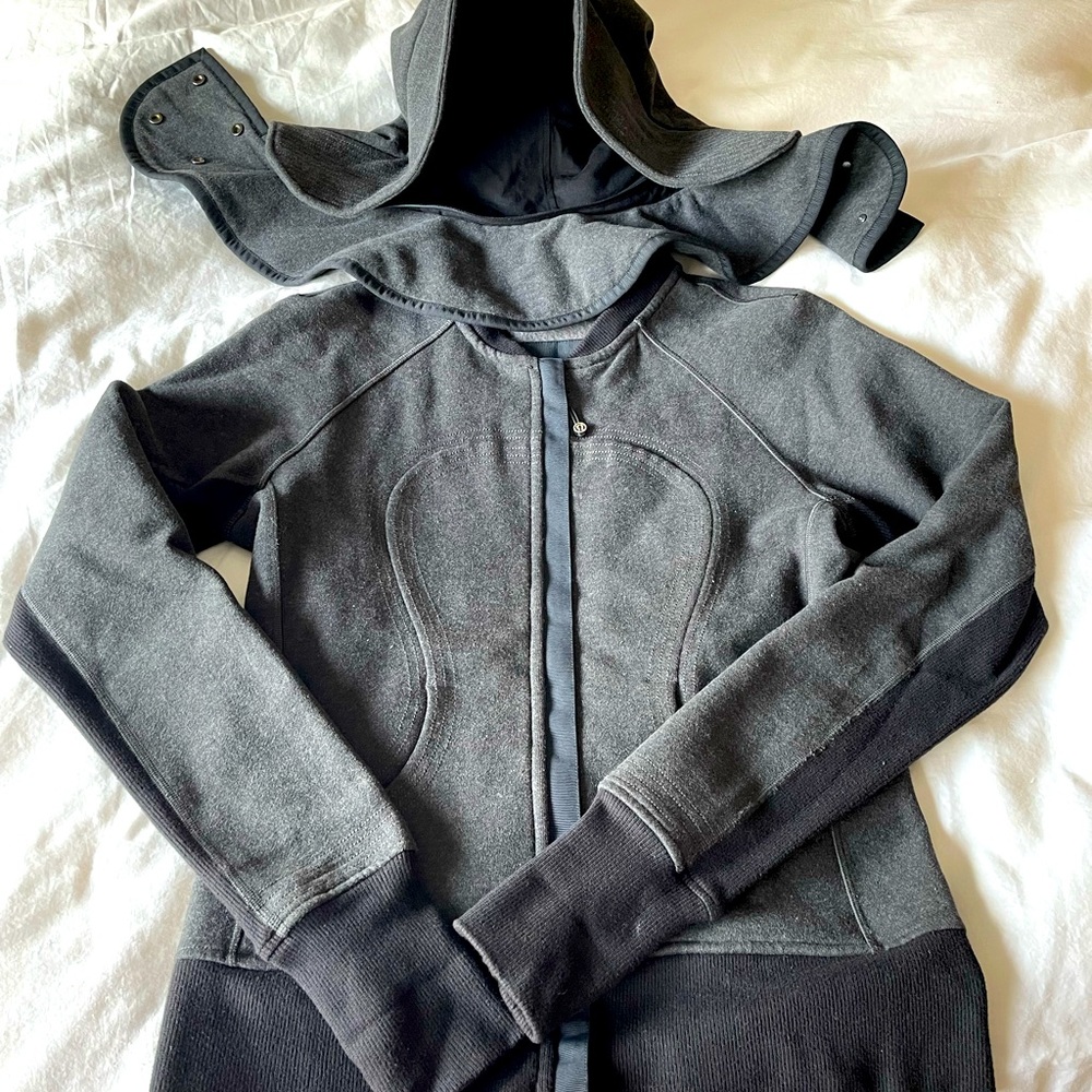 Lululemon charcoal full zip scuba hoodie, with removeable hood. Size 6